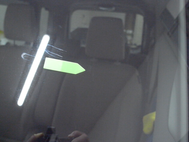 スペーシアひび割れ2つ