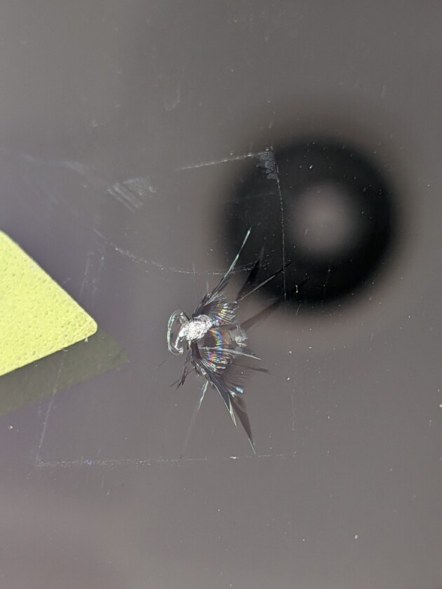 テスラモデル3ウインドリペア1.6cmのひび割れ