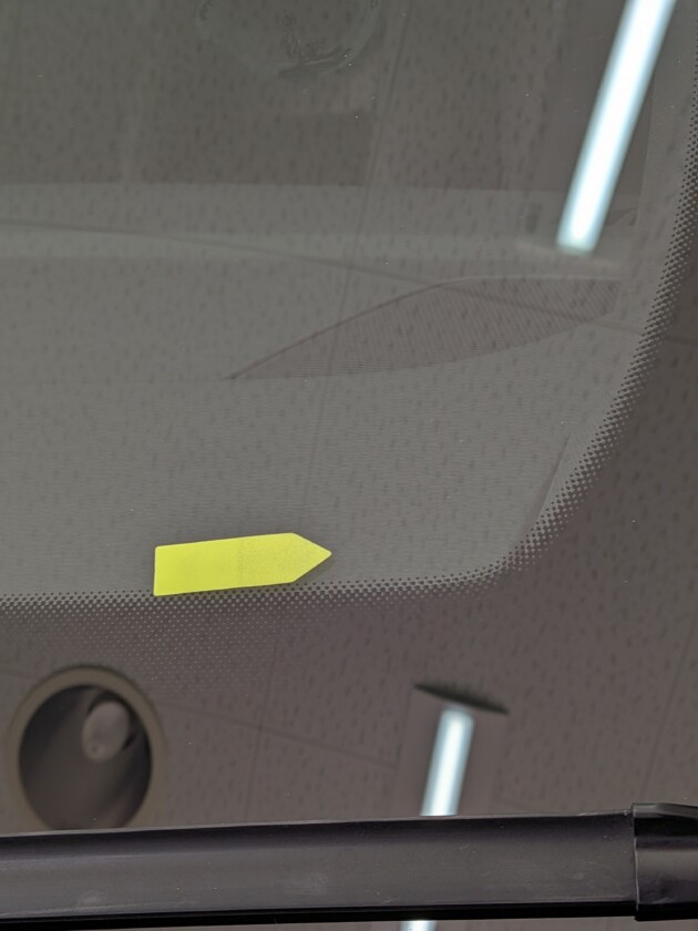 アウディQ5飛び石1.9cmのひび割れ