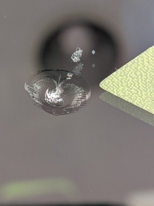 ハイゼットカーゴ1cmのひび割れ2つ