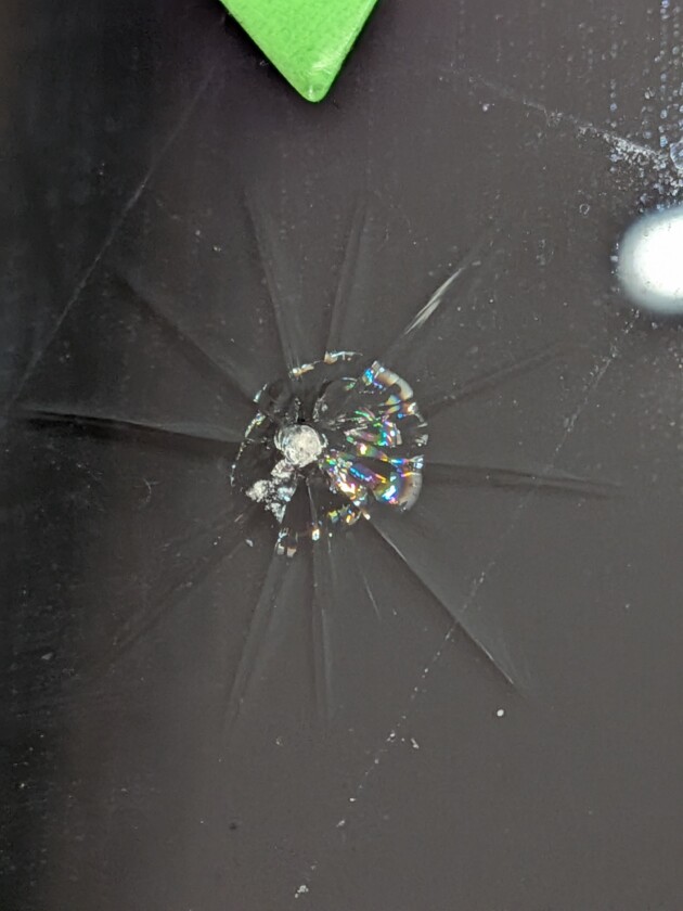 マツダ3ウインドリペア2.3cmのひび割れ