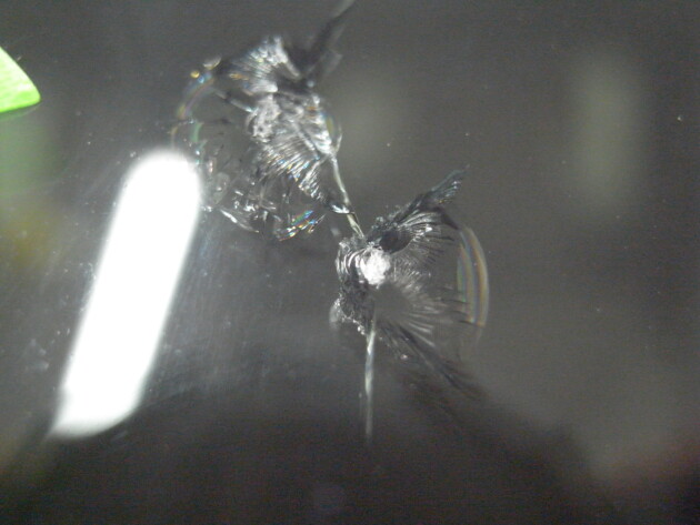 スペーシアひび割れ2つ