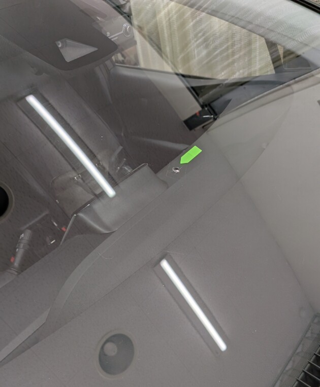 プリウス直径2.7cmのひび割れ