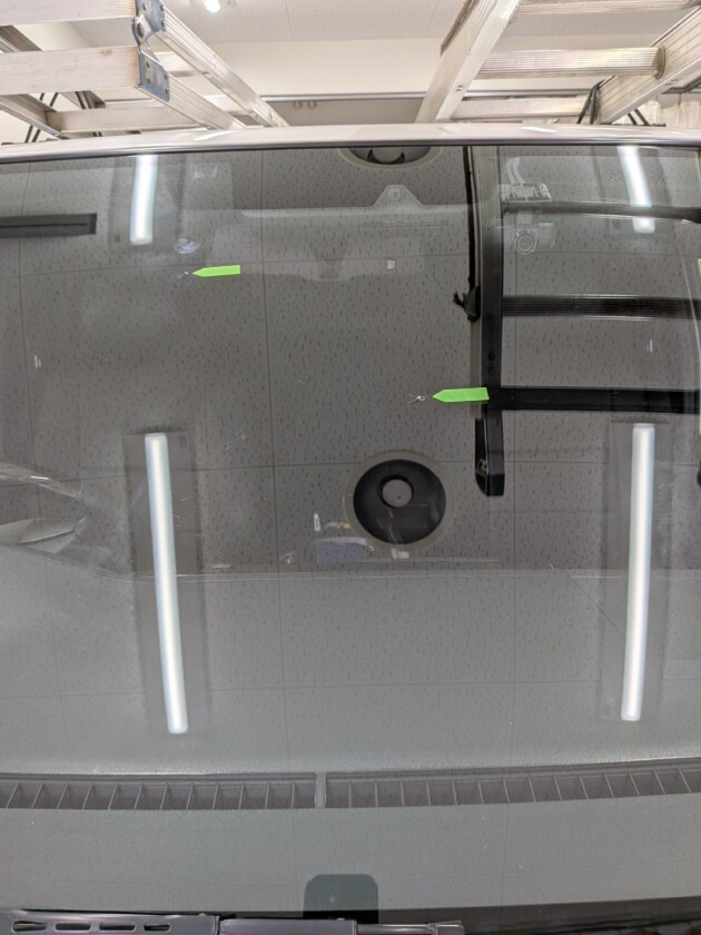 ハイエースひび割れ2か所