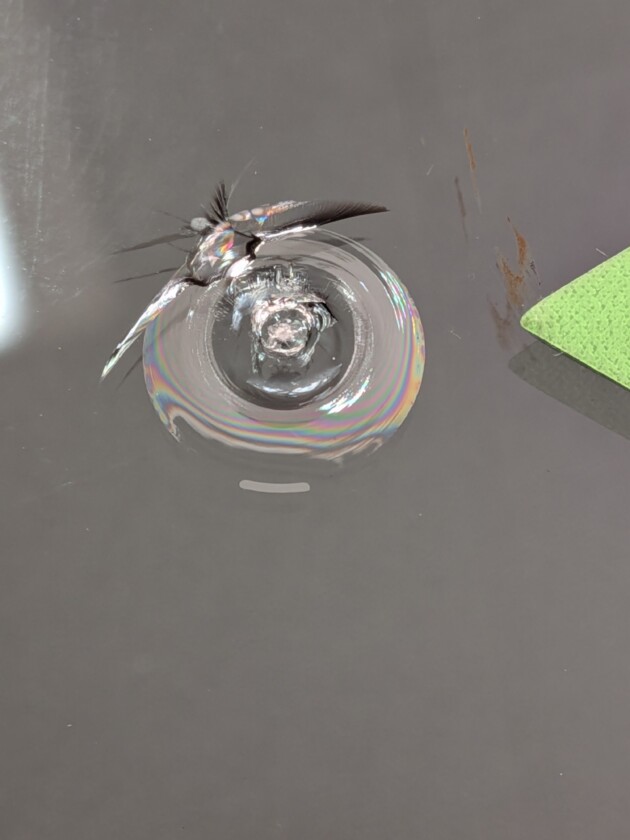 ハイエース1.8cmに2つのひび割れ