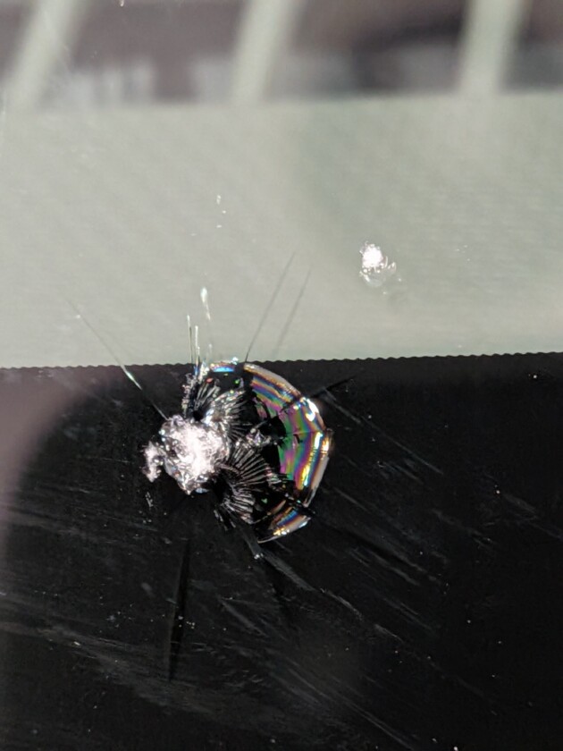 フリード下の黒い所のひび割れ