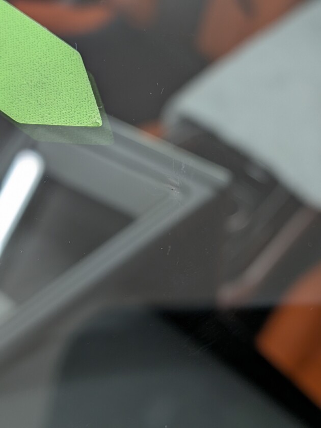 BMWM4ウインドリペア2cmのひび割れ