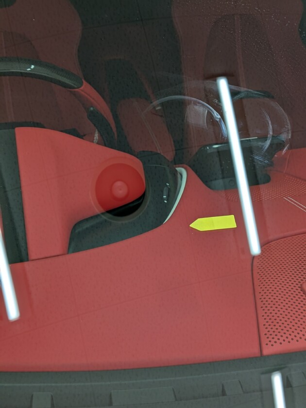 フェラーリローマスパイダー1.4cmのひび割れ