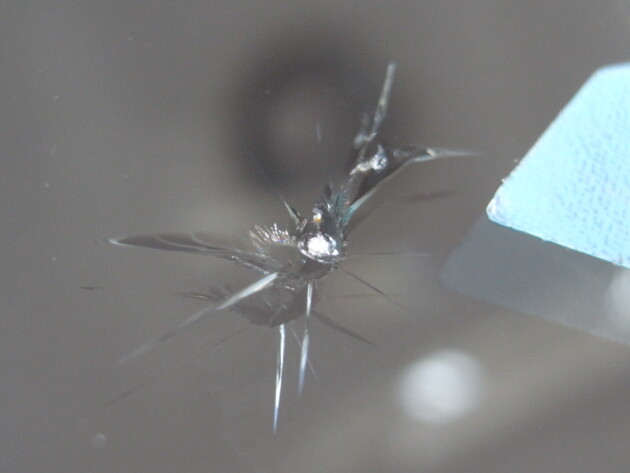 ハイエース 飛び石