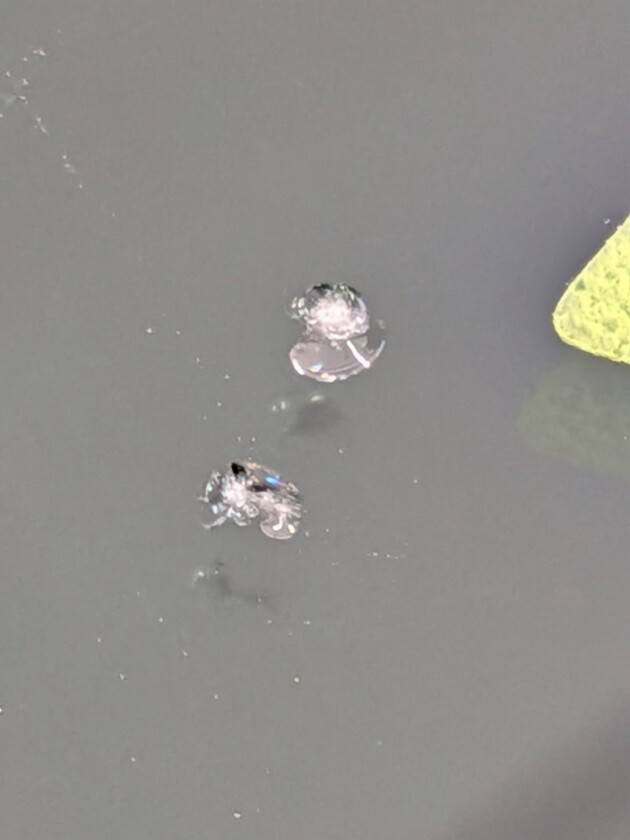 ヤリスクロスひび割れとチッピング