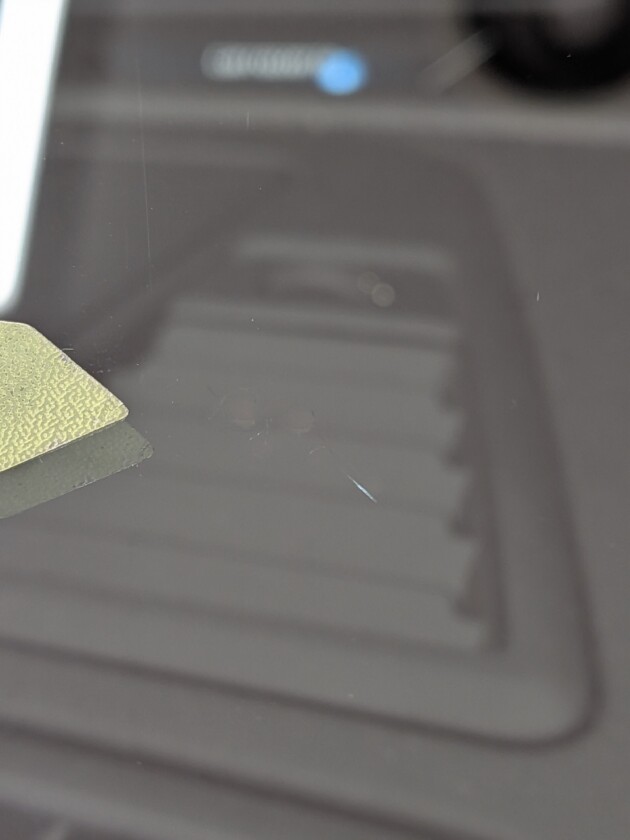 ひび割れ2つ　修理