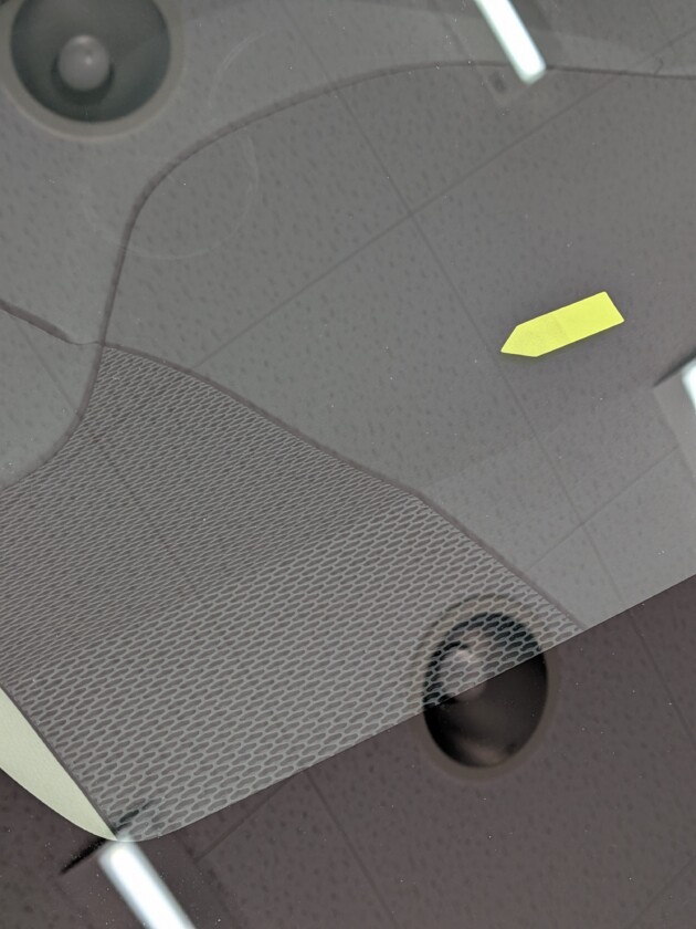 カローラアクシオ1cmのひび割れ