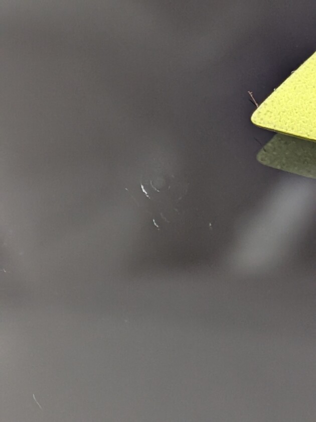 フィールダー1cmのひび割れ