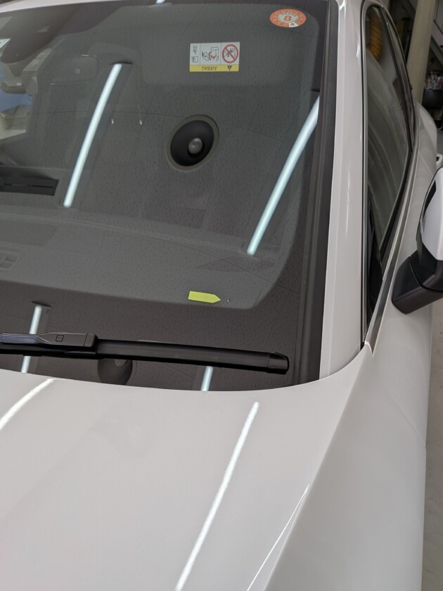 アウディQ5飛び石1.9cmのひび割れ