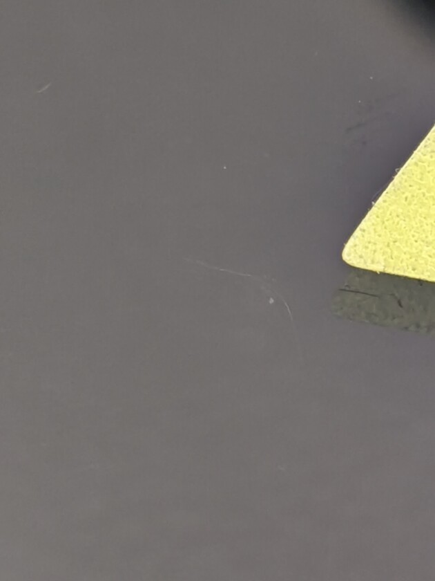 ヴォクシー1.3cmのひび割れ