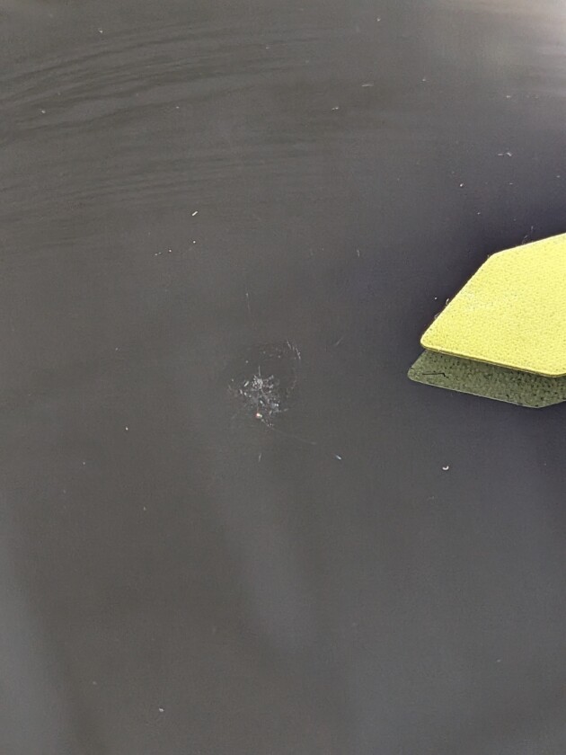 ミニカントリーマン2.3cmのひび割れ