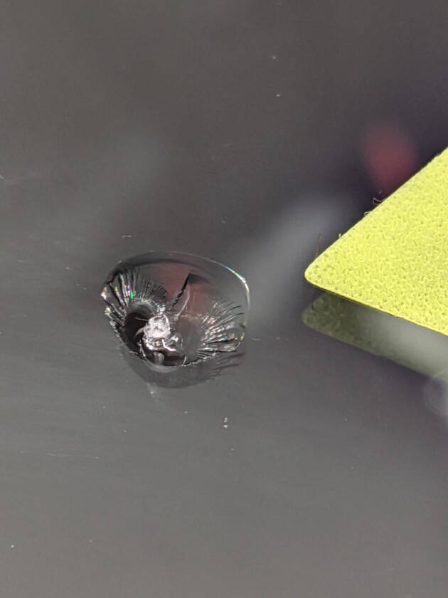 フィールダー1cmのひび割れ