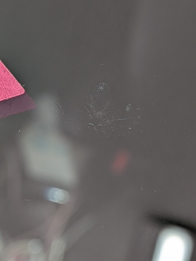 ヴェルファイア直径1.7cmのひび割れ