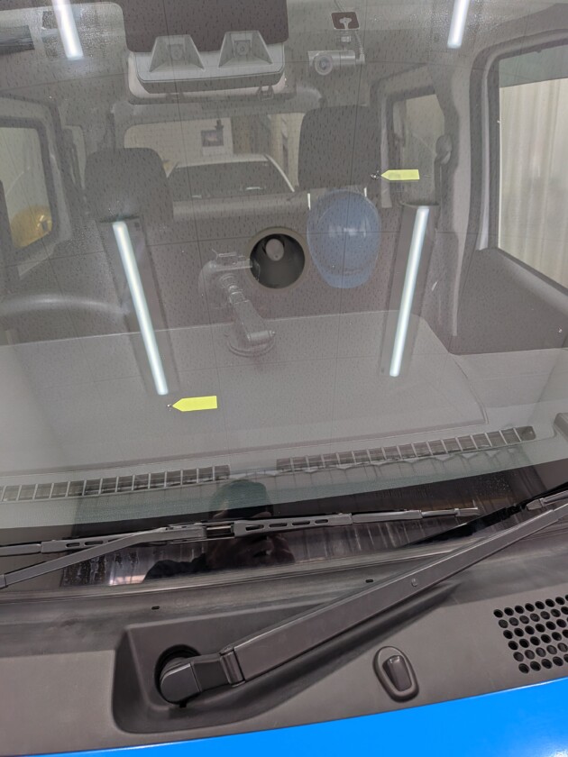 ハイゼットカーゴ1cmのひび割れ2つ