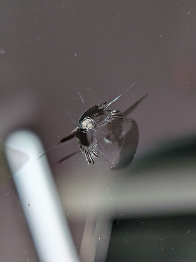 セレナ1.4cmのひび割れ