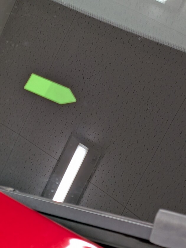 マツダ3ウインドリペア2.3cmのひび割れ