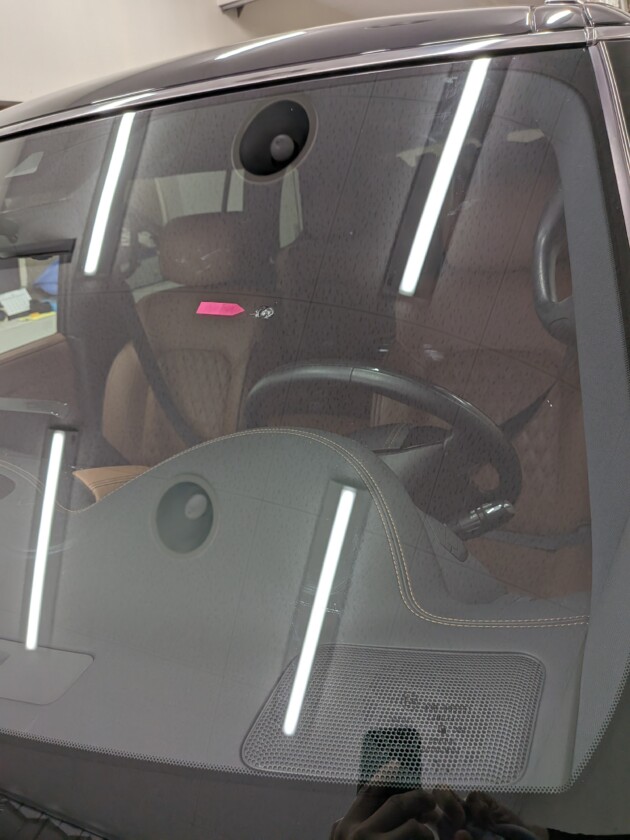 インフィニティQX80直径2.5cmのひび割れ