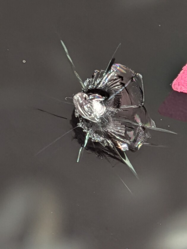 ヴォクシー直径1.7cmのひび割れ