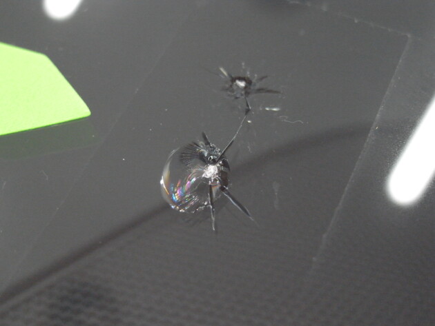 プリウス2つのひび割れ