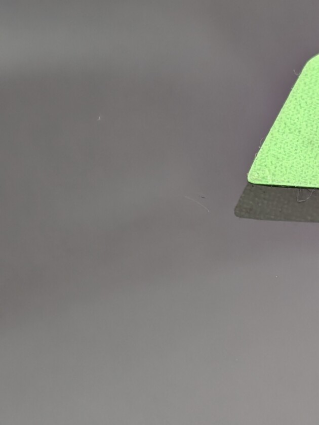 ヴェゼルひび割れ2つ