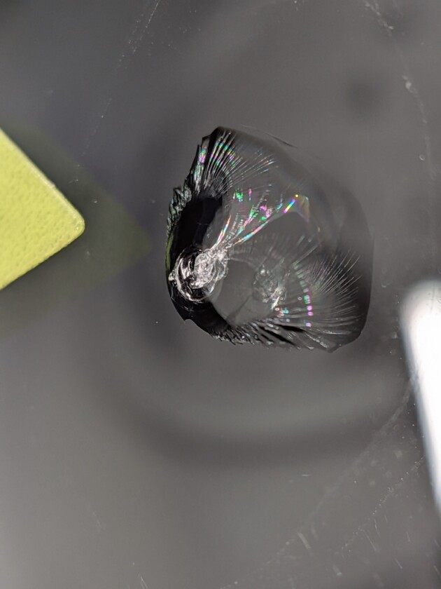 ミニクーパー1cmのひび割れ