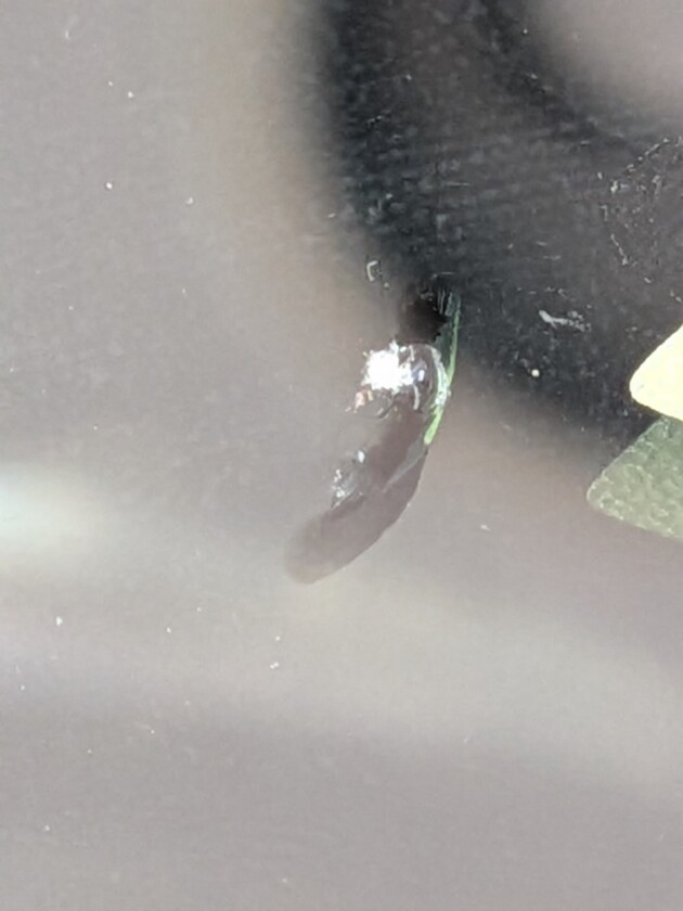 ハイエース8mmのひび割れ2つ