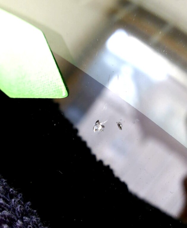 N-BOX黒い所のひび割れ