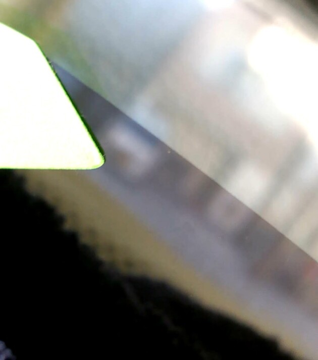 N-BOX黒い所のひび割れ