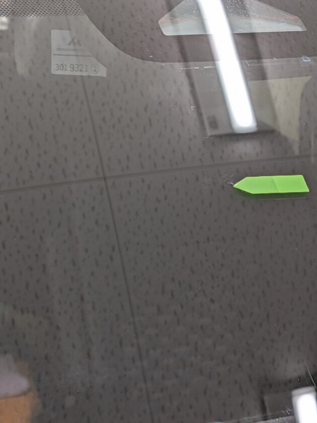 ヴォクシー1.5cmのひび割れ