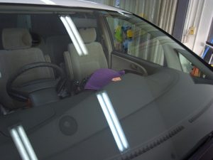 トヨタエスティマ フロントガラス修理