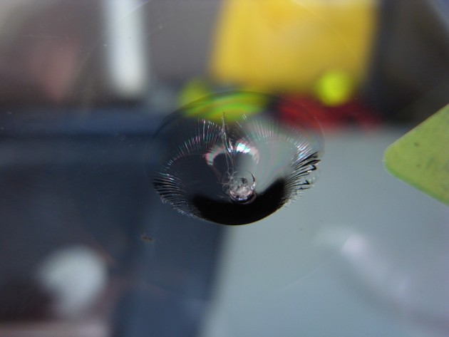 飛び石 フロントガラス 修理