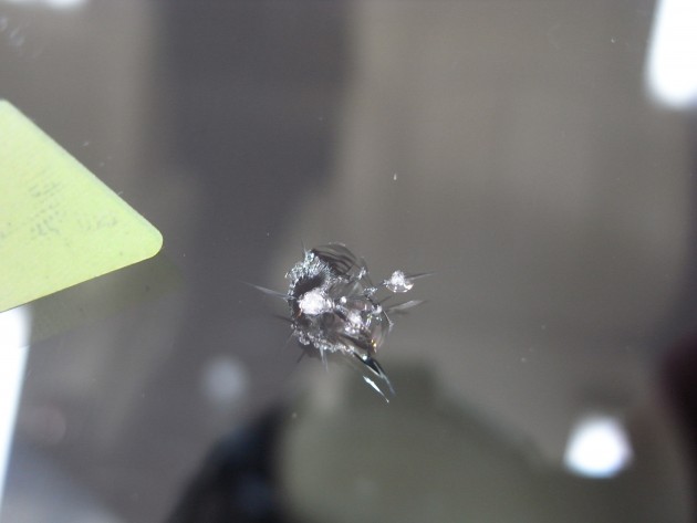 フロント ガラス 飛び石