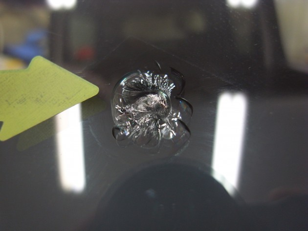 フロント ガラス 飛び石