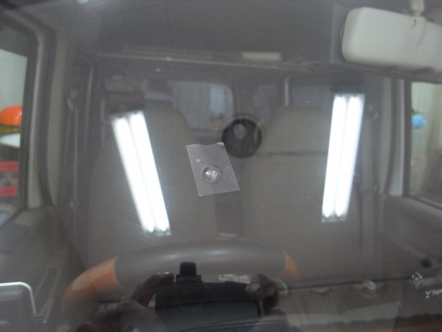 フロント ガラス 飛び石