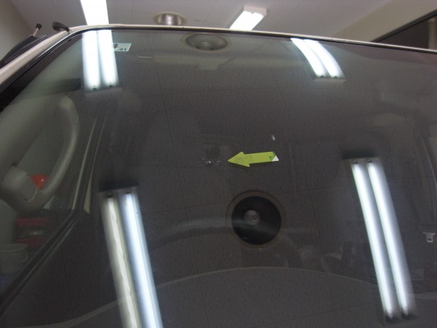 ウインドウ ガラス 飛び石