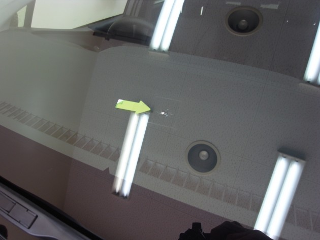 フロントガラス 飛び石 修理