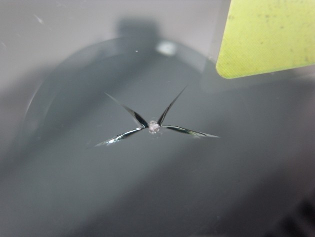 自動車ガラス 飛び石 修理