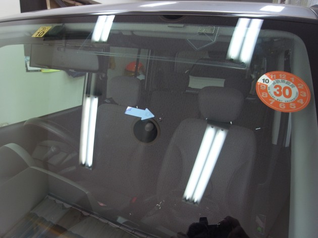 フロント ガラス 飛び石