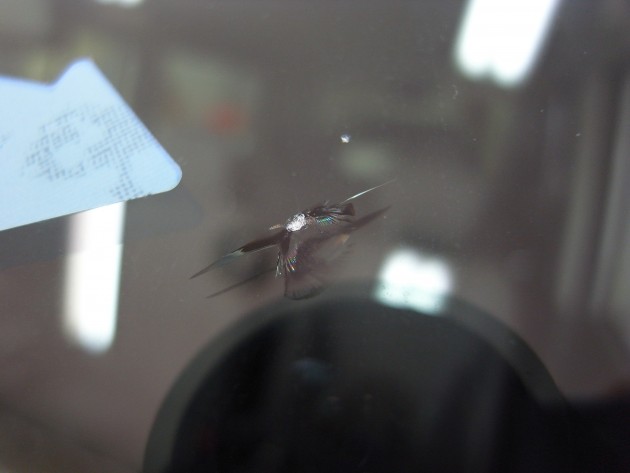 自動車ガラス 飛び石 修理