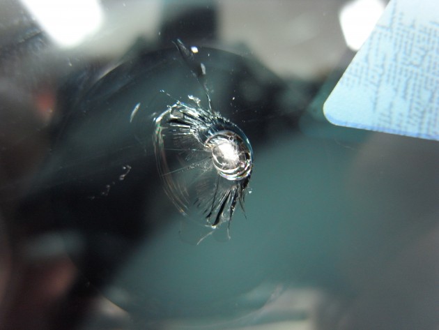 フロントガラス 飛び石 修理