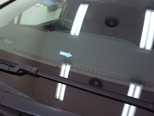 フロント ガラス 飛び石 ヒビ