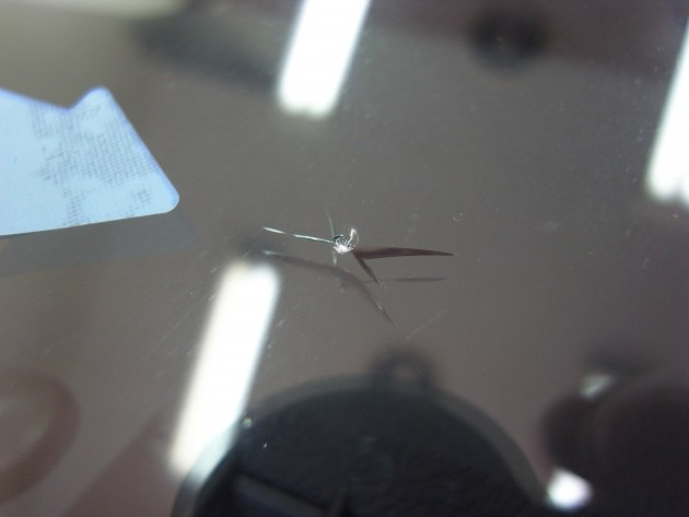 自動車ガラス 飛び石 ヒビ 修理