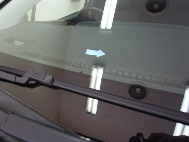 自動車ガラス 飛び石 ヒビ 修復