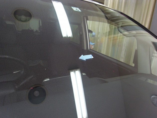 自動車ガラス 飛び石 ヒビ 補修