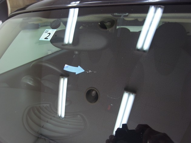 フロント ガラス 飛び石 ヒビ 